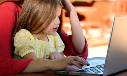 Jak rozpoznać, że dziecko uzależniło się od internetu?